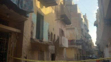 محافظة السويس: حي الأربعين يتعامل مع عقار آيل للسقوط بإزالتة لسطح الأرض