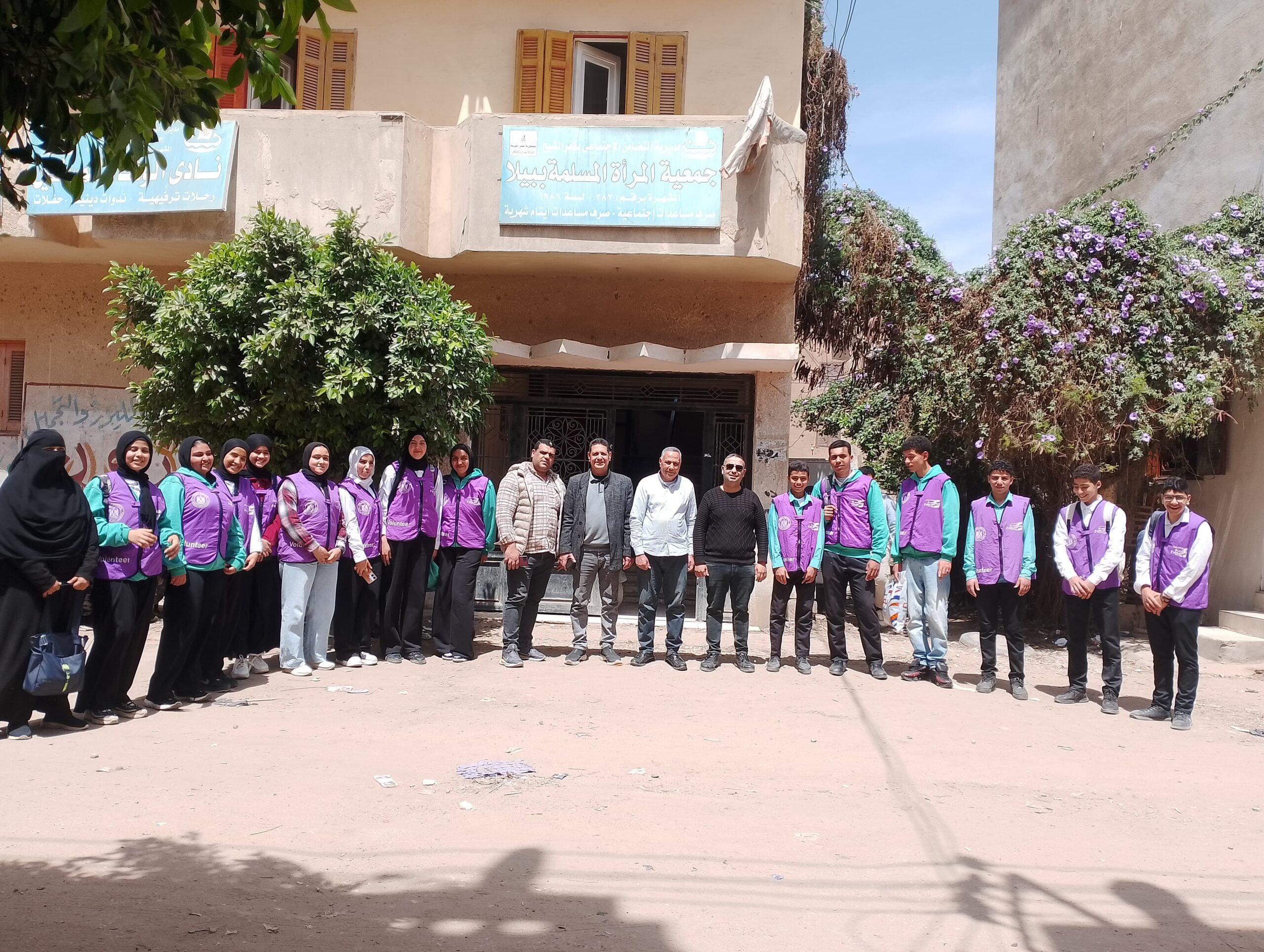 تحت شعار “متطوعون في حب مصر”.. شباب كفر الشيخ يجمّلون مراكز بيلا