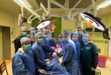 فريق جراحة العظام بمستشفى كفر الشيخ الجامعي ينجح في عملية إصلاح مفصل نادرة.