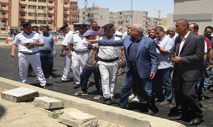 محافظ السويس يتفقد تطوير عمارات الدلتا بحي فيصل بالمحافظة