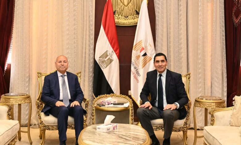 وزير الشباب ومحافظ القاهرة يبحثان تعزيز التعاون المشترك وإطلاق فعاليات رياضية وزير الشباب ومحافظ القاهرة يبحثان تعزيز التعاون المشترك وإطلاق فعاليات رياضية