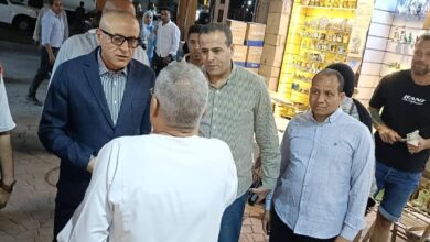 محافظ الأقصر يؤدى صلاة العشاء بمسجد محسب بعد الإستماع لمطالب المواطنين