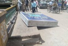 حملة مكبرة تزيل الإعلانات المخالفة وتستعيد الانضباط البصري بالميادين.