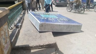 حملة مكبرة تزيل الإعلانات المخالفة وتستعيد الانضباط البصري بالميادين.