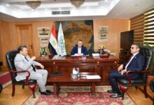 محافظ الفيوم يتابع إنشاء مكتب للتصديقات والخدمات القنصلية لتخفيف الأعباء عن المواطنين