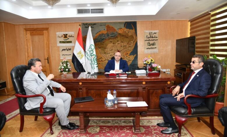 محافظ الفيوم يتابع إنشاء مكتب للتصديقات والخدمات القنصلية لتخفيف الأعباء عن المواطنين محافظ الفيوم يتابع إنشاء مكتب للتصديقات والخدمات القنصلية لتخفيف الأعباء عن المواطنين