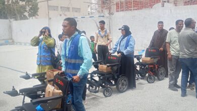 ” البنك العربى الأفريقى” يطلق قافلة طبية مجانية تسليم 10كراسى متحركة و10ماكينات خياطة لأهالى إسنا