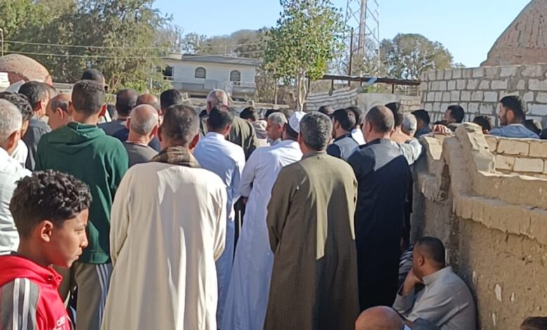 تشييع مهيب لشاب لقي مصرعه غرقًا ببحر يوسف في الفيوم.. والأجهزة الأمنية تكثف جهودها لكشف الملابسات