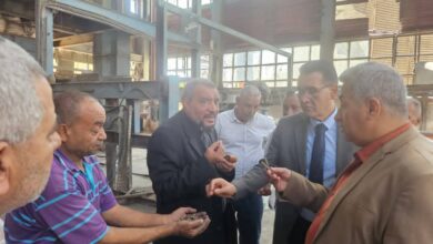 “وكيل تموين الأقصر” يتابع توريد محصول قصب السكر بأرمنت