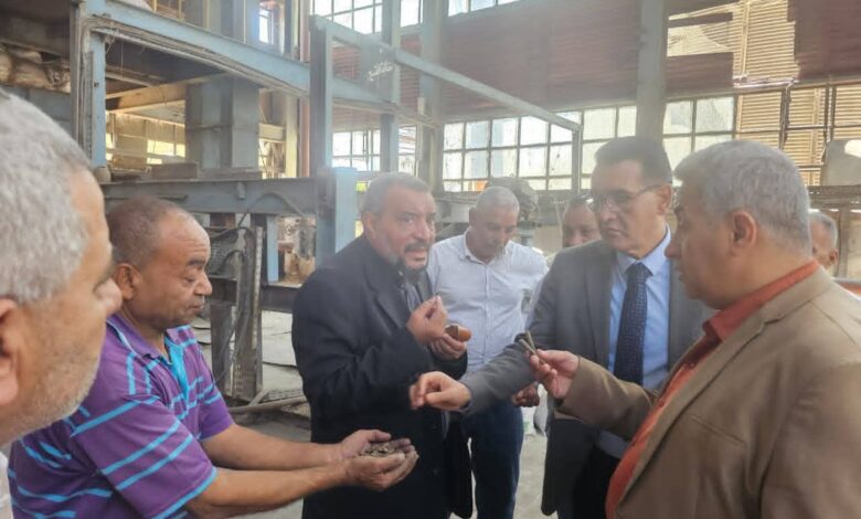 “وكيل تموين الأقصر” يتابع توريد محصول قصب السكر بأرمنت