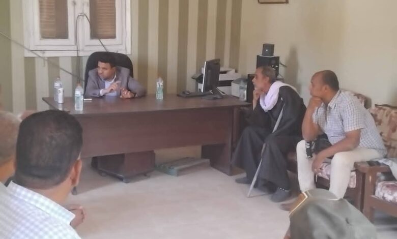 ” رئيس مدينة القرنة” يستمع لشكاوى المواطنين بقرية الأقالتة