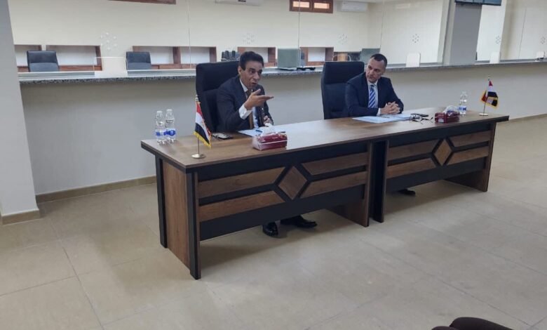 مساعد وزير الخارجية للشئون القنصلية يلتقى مع اعضاء الجالية المصرية في طرابلس مساعد وزير الخارجية للشئون القنصلية يلتقى مع اعضاء الجالية المصرية في طرابلس