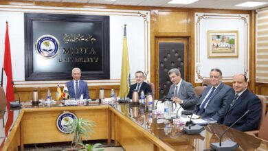 رئيس جامعة المنيا يترأس لجنة اختيار عميد كلية ” الألسن