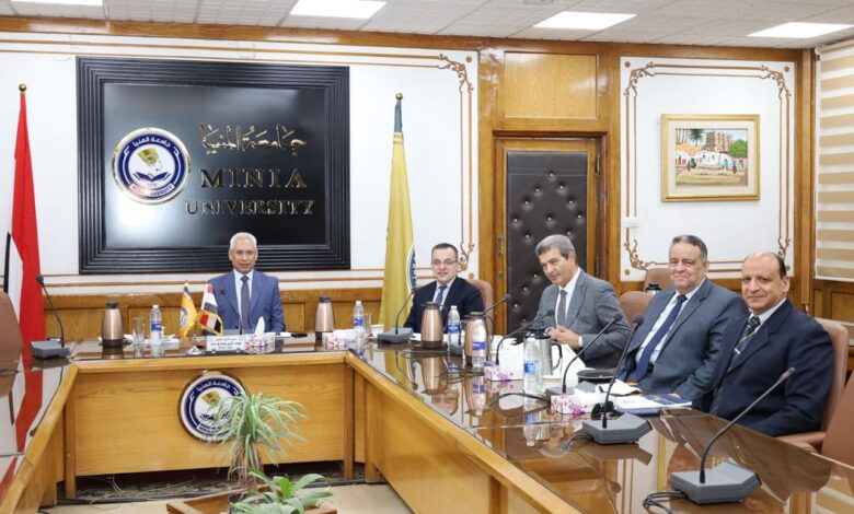 رئيس جامعة المنيا يترأس لجنة اختيار عميد كلية ” الألسن رئيس جامعة المنيا يترأس لجنة اختيار عميد كلية ” الألسن