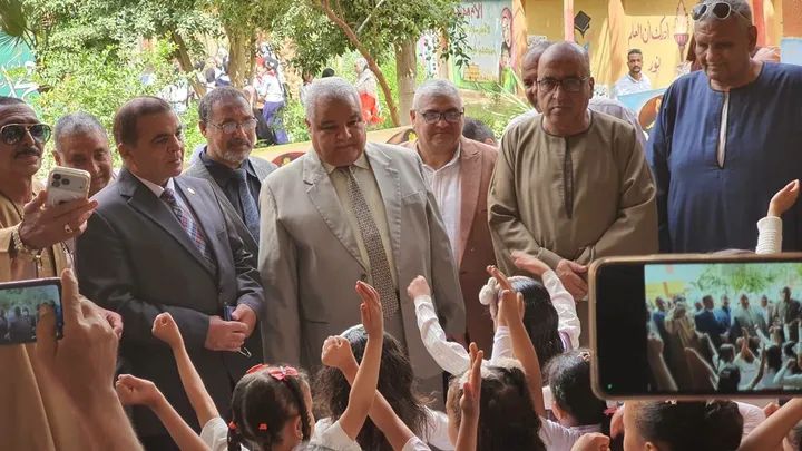 ” وكيل تعليم الأقصر” يشهد انطلاق المعرض السنوى للأنشطة الفنية بمدينة إسنا