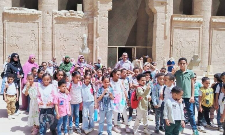 زيارة علمية لمعهد إدفو الابتدائي النموذجي الأزهري إلى معبد حورس