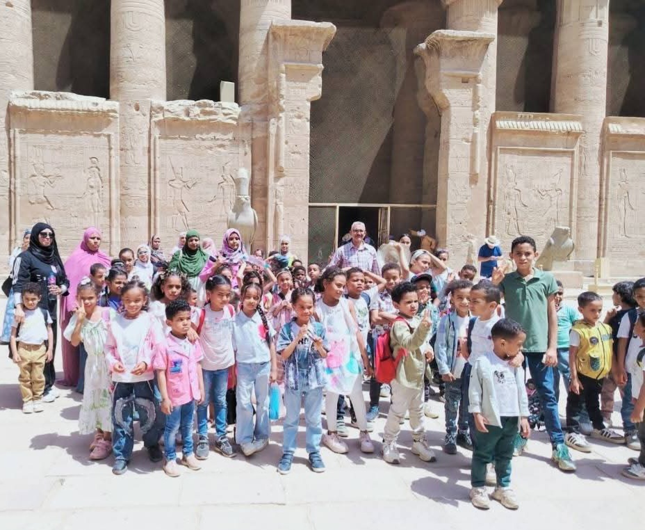 زيارة علمية لمعهد إدفو الابتدائي النموذجي الأزهري إلى معبد حورس