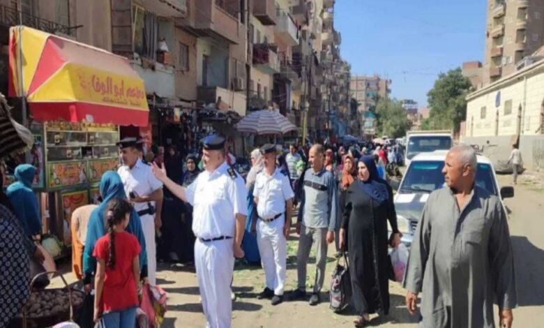 حملات أمنية مكثفة بالفيوم تعيد الانضباط للشوارع وتضبط مخالفات الكافيهات والإشغالات