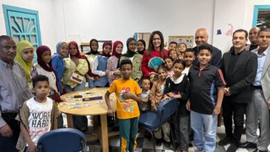 وزيرة الثقافة تزور مكتبة الطفل والشباب بمنطقة المعني في قنا