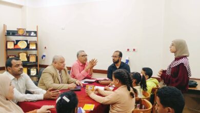 «وكيل تعليم الأقصر »يتابع ورشة عمل مسابقة” تحدى القراءة العربى”