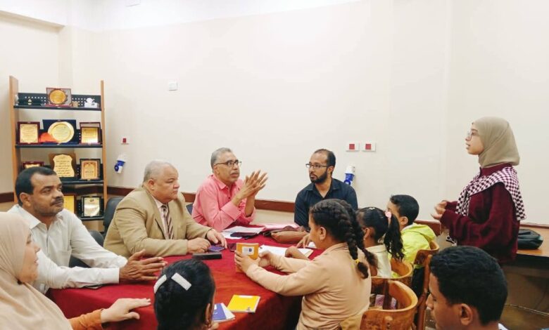 «وكيل تعليم الأقصر »يتابع ورشة عمل مسابقة” تحدى القراءة العربى”