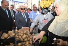 محافظ الغربية ومديرالتموين فى جولةتفقدية وحوارمع المواطنين لمتابعة أسعار السلع وتوافرها.