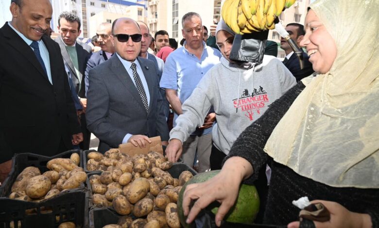 محافظ الغربية ومديرالتموين فى جولةتفقدية وحوارمع المواطنين لمتابعة أسعار السلع وتوافرها. محافظ الغربية ومديرالتموين فى جولةتفقدية وحوارمع المواطنين لمتابعة أسعار السلع وتوافرها.