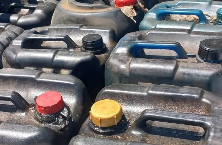 ضبط 300لتر بنزين80 قبل بيعه بالسوق السوداء خلال حملة تموينية جنوب الأقصر