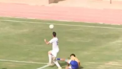 الحكم يتراجع في قرار احتساب ركلة جزاء بعد الاستعانة بالهاتف 