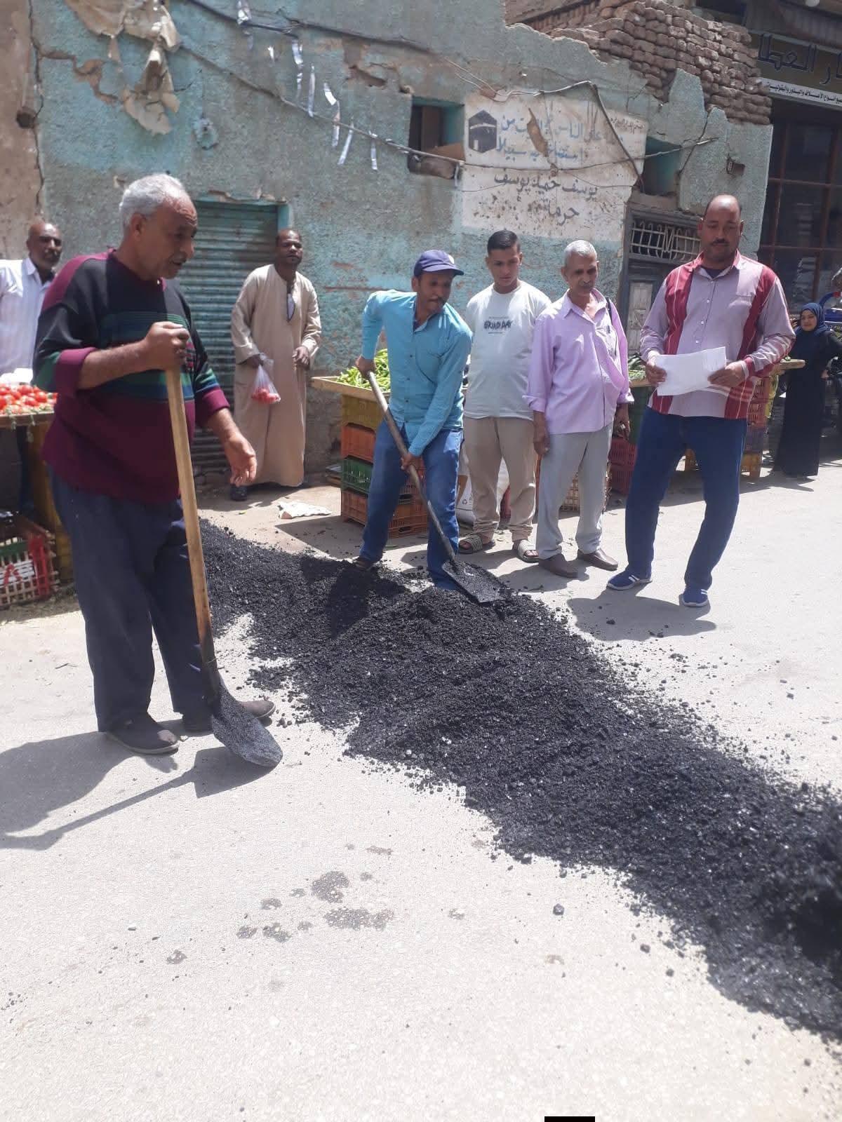 إنشاء مطبات صناعية بشارع الزلفى بأرمنت إستجابة لشكاوى المواطنين