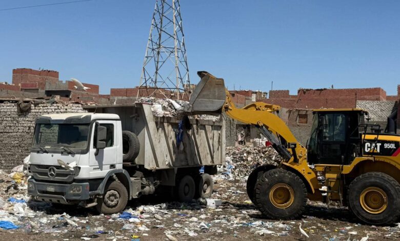 ​للارتقاء بالمظهر الحضاري.. حملة نظافة مكبرة تجتاح أحياء وقرى مركز الفيوم