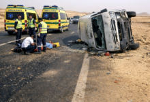 إصابة 11 شخصًا في حادث انقلاب ميكروباص بطريق القاهرة – الفيوم الصحراوي