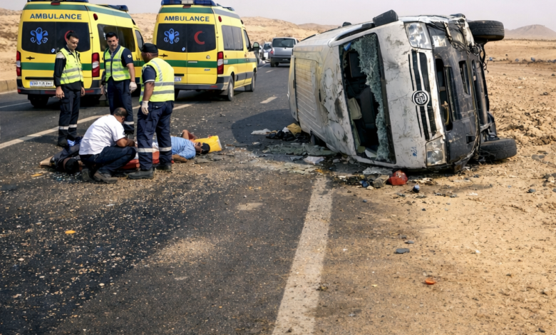 إصابة 11 شخصًا في حادث انقلاب ميكروباص بطريق القاهرة – الفيوم الصحراوي