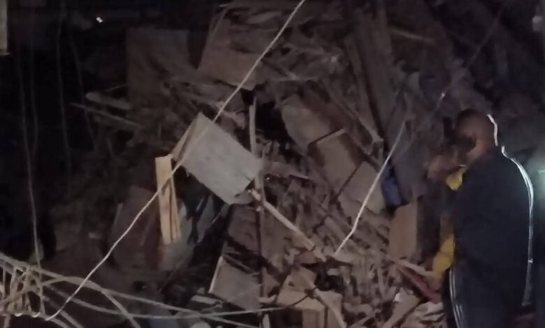 انهيار عقار مكوّن من 4 طوابق بحي الحواتم في الفيوم دون إصابات