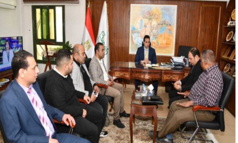 نائب محافظ الفيوم يبحث تعظيم الاستثمار بساحل بحيرة قارون وخطط دعم الثروة السمكية