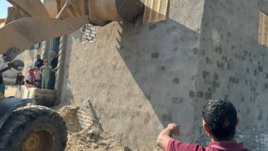 إزالة تعديات بناء مخالفة بمدينة طامية