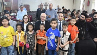 محافظ الفيوم يشارك الأطفال والمسنين فرحتهم بعيد القيامة المجيد