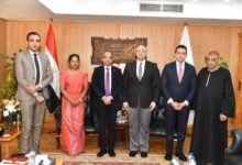 الفيوم تبحث تعزيز التعاون الاستثماري مع سريلانكا في السياحة والصناعة