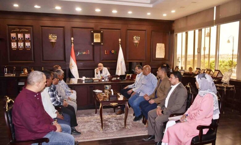 ” محافظ الأقصر” يناقش ملفات التقنين والتصالح والمتابعة الميدانية مع رؤساء المدن ” محافظ الأقصر” يناقش ملفات التقنين والتصالح والمتابعة الميدانية مع رؤساء المدن