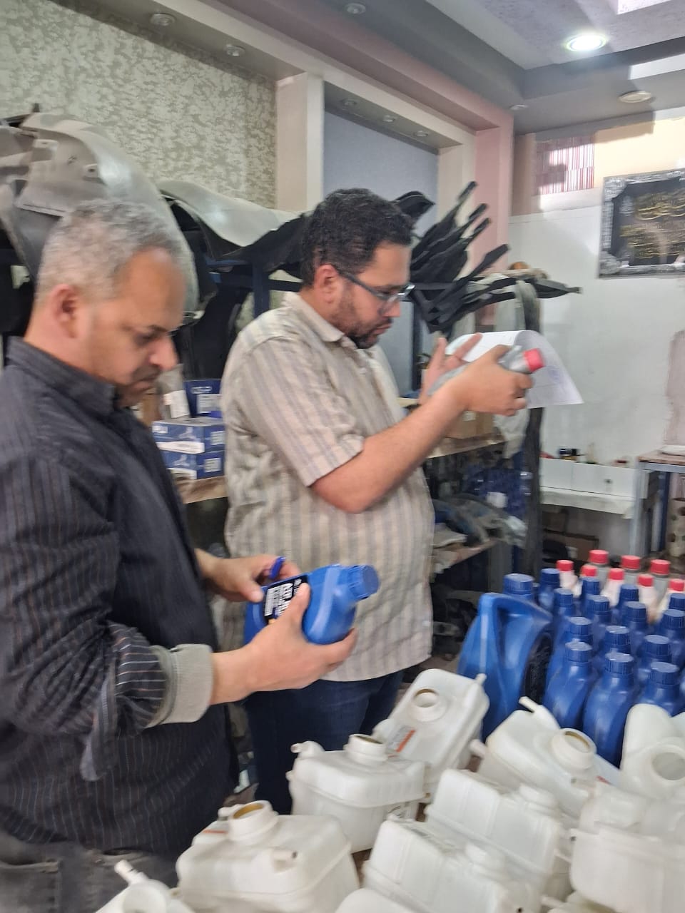 ضبط 966 عبوة مواد غذائية منتهية الصلاحية ونصف طن لحوم ودواجن غير صالحة بالغربيه 