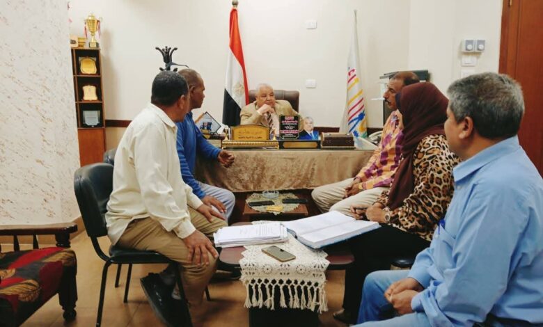 “وكيل تعليم الأقصر” يعقد اجتماعا بالموارد البشرية لمتابعة انتظام العمل