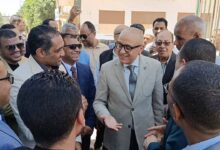 “محافظ الأقصر” يوجه بإنشاء ملعب خماسى خلال جولته لتفقد مشروعات أرمنت