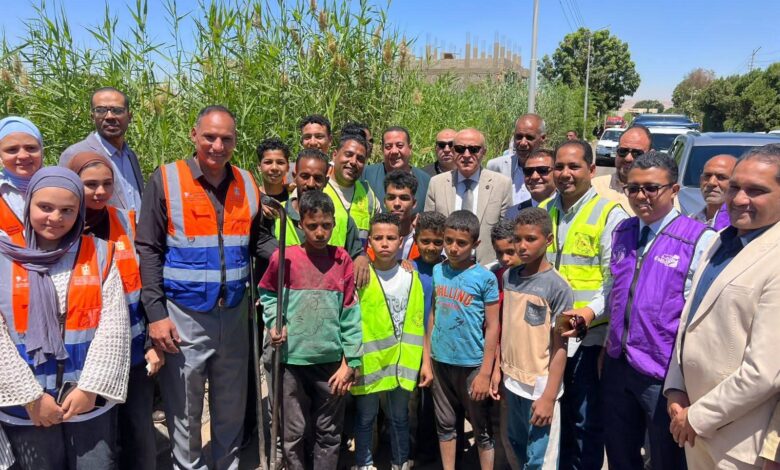 “محافظ الأقصر”يؤكد دعمه للمشاركة المجتمعية فى تطوير الميادين خلال لقاءه بمتطوعى”أرمنت تتجمل”