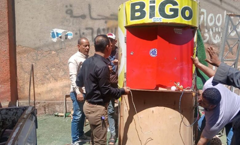 إزالة كشك مخالف بحي غرب الفيوم لرفع الإشغالات