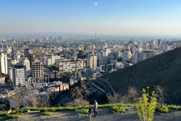 إيران تعدم رجلا أدين بالمشاركة في جريمة قتل خلال تظاهرات مطلع العام إيران تعدم رجلا أدين بالمشاركة في جريمة قتل خلال تظاهرات مطلع العام
