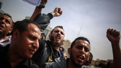 غزة:عمال يتظاهرون للمطالبة بحقوقهم في العمل والغذاء والإيواء بالقطاع