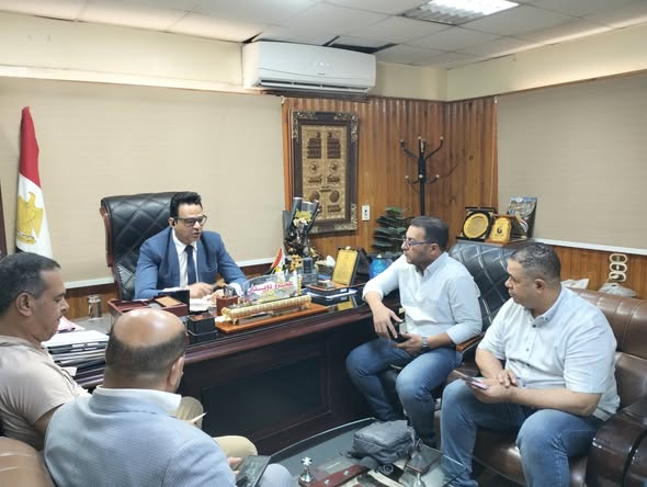 وكيل الصحة بسوهاج يعقد اجتماعًا دورياً لقيادات المديرية لمناقشة استعدادات عيد الأضحى المبارك