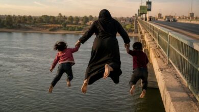 سيدة تلقى بنفسها وطفليها بالنيل من أعلى كوبرى بقنا سيدة تلقى بنفسها وطفليها بالنيل من أعلى كوبرى بقنا