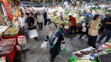 الحياة في إيران.. فقر وديون وتضخم وبطالة تطحن ملايين الأسر