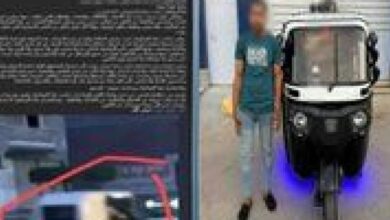 ضبط قائد توك توك لإحداثه ضوضاء ووضع ملصقات خادشة على المركبة